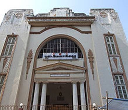 http://upload.wikimedia.org/wikipedia/commons/thumb/2/26/Ahmedabad_Synagogue.jpg/250px-Ahmedabad_Synagogue.jpg